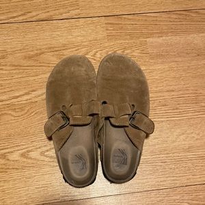 White Mountain Tan Suede Buckle Clogs Slippers size 8 fits more like 7.5ish